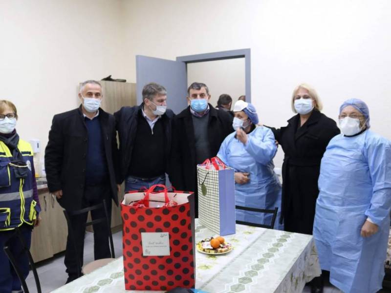 ახალი წლის ღამეს, საგანგებო რეჟიმში მომუშავე  ჯგუფებს დღესასწაული მიულოცეს